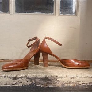 Like-New Gianni Bini Cognac Leather Saddle Pumps With Stacked Wood Heel
